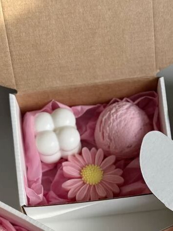 bubble candle, flower candle daisy, gifting in a box